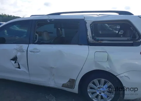 2011 Toyota Sienna Limited V6 z USA, uszkodzony, nr VIN 5TDYK3DC8BS050454